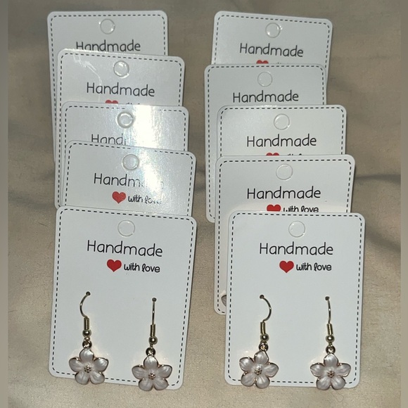 White and gold dangle flower earrings. - Picture 3 of 4